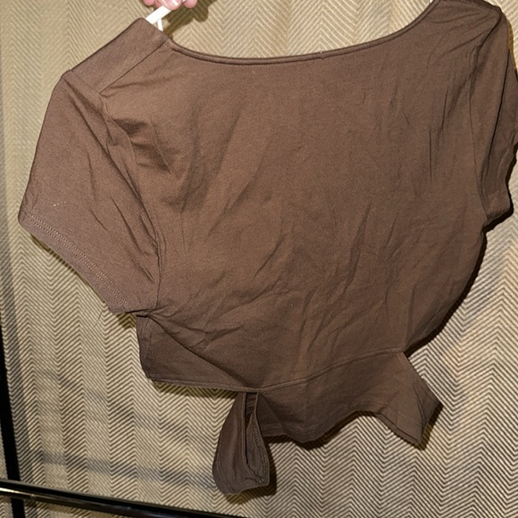 2 Aeropostale crop tops size Large brown and white slit sides soft - Picture 4 of 10